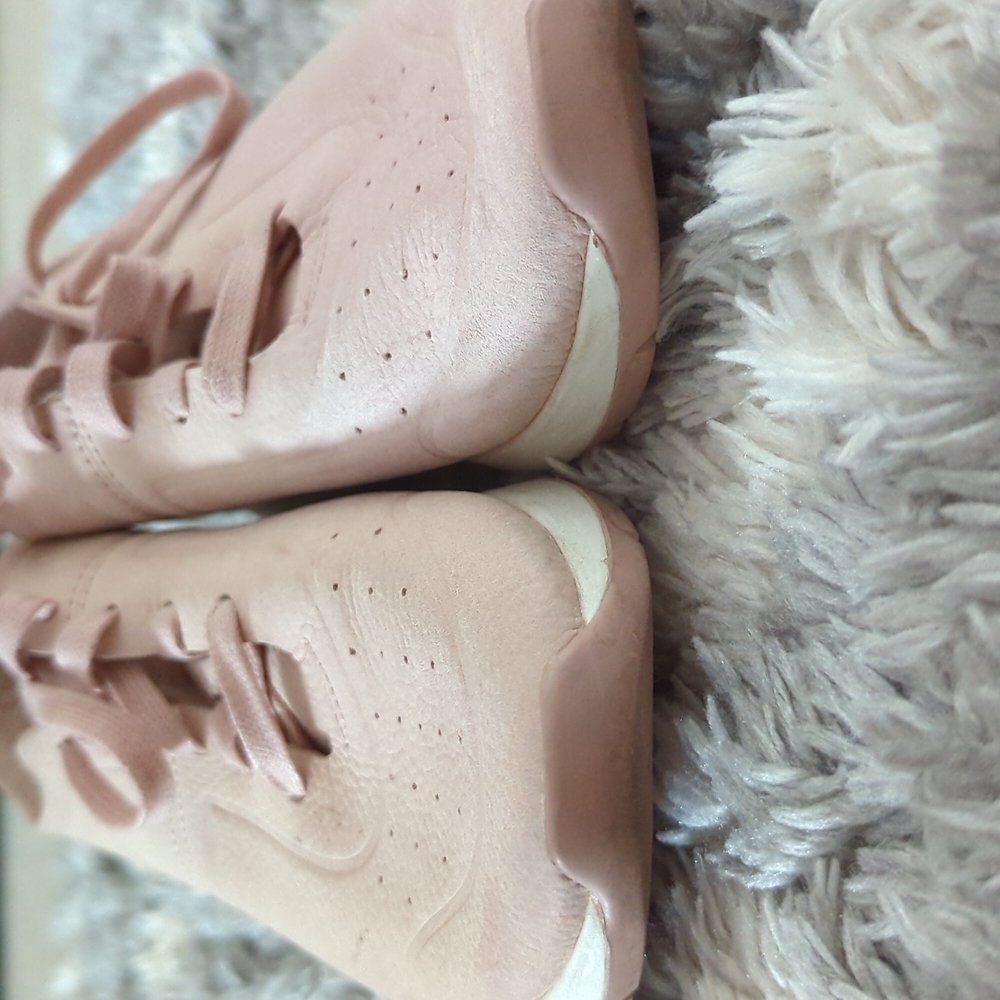 UGG womens size 8 leather sneaker Pk4 - Picture 3 of 11